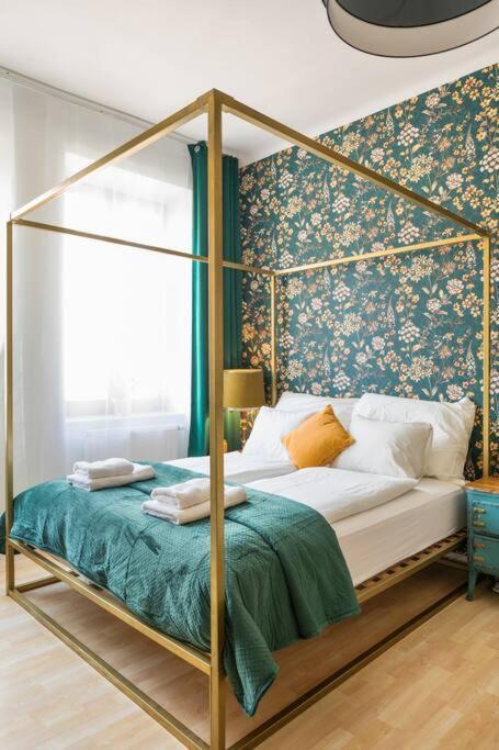 Luxury Vintage Vibe